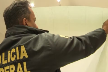 Polícia Federal apreende papel moeda, em Goiás — Foto: Reprodução/TV Anhanguera